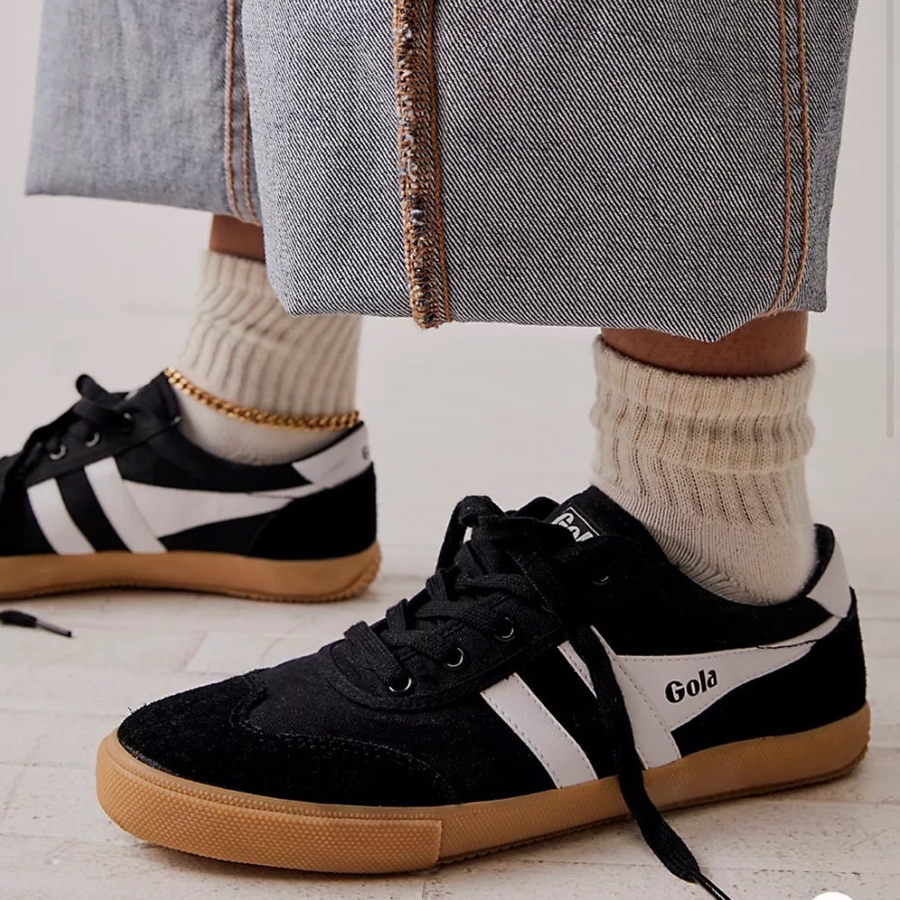 Gola Badminton court sneakers in black size 7
